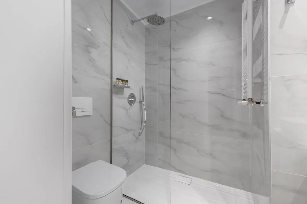 Apartment Ιωκα Suites / The Urbitality Project Thessaloniki